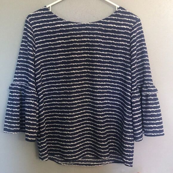 Like new - Gibson ruffle sleeve top - Picture 1 of 8